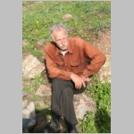 010 Wir ernten wieder in der bewaehrten Stamm-Mannschaft. Dimitri, genannt Barba Mimi....JPG 010 Wir ernten wieder in der bewaehrten Stamm-Mannschaft. Dimitri, genannt Barba Mimi....JPG